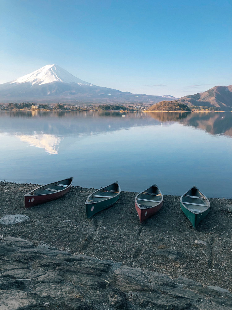 The Best Way to Spend a Weekend at Mount Fuji, Japan | A review of the Hoshinoya Fuji glamping hotel, with the best view of Fuji-san. A travel guide to staying at Lake Kawaguchi for a relaxing weekend trip from Tokyo, a perfect blend of luxury and t…